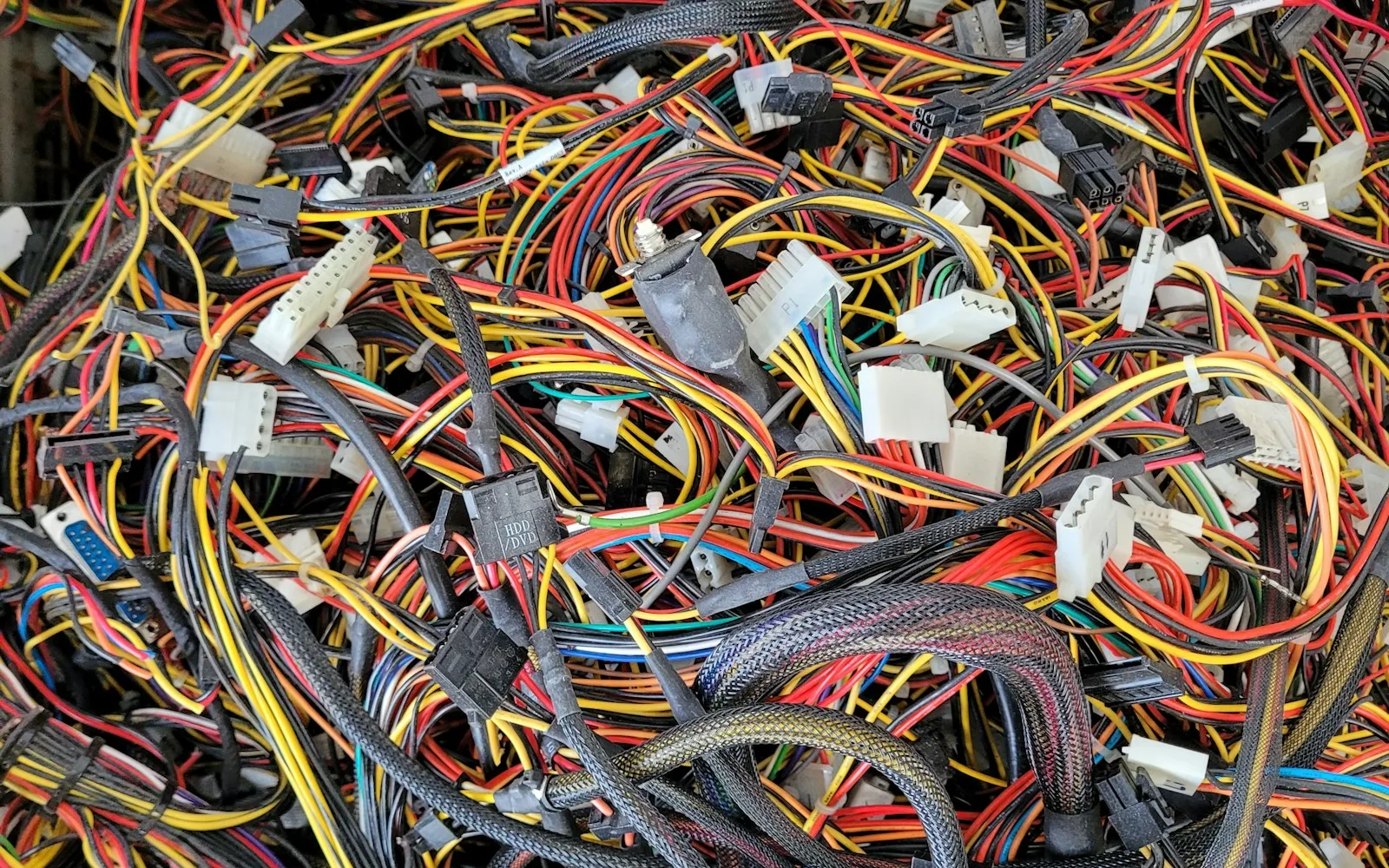Fils et tubes de cuivre destinés au rachat de métaux dans le Doubs